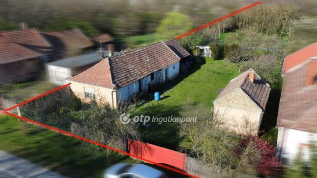 Eladó 40 nm-es Felújítandó Családi ház Tét Tétszentkút