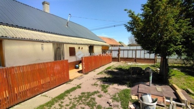 Elad� 40 nm-es h�z Nagyk�ta