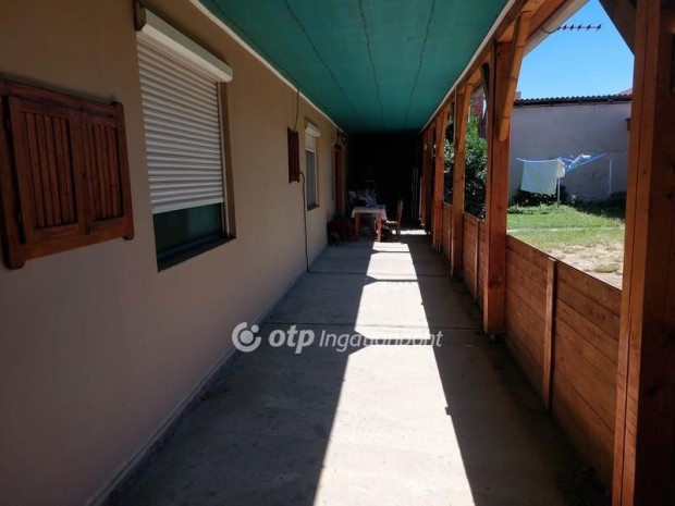 Elad� 40 nm-es lak�s S�rospatak