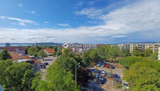 Elad� 42 nm-es lak�s Balatonf�red