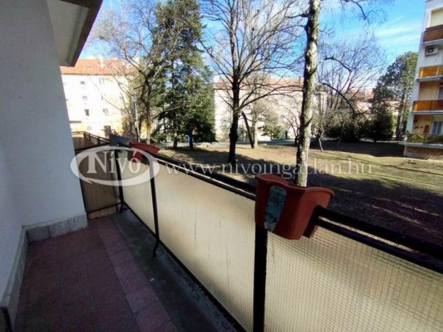 Elad� 42 nm-es t�gla lak�s Veszpr�m