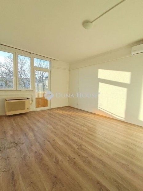 Elad� 43 nm-es lak�s Debrecen