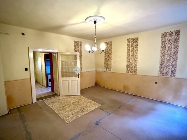 Elad� 43 nm-es lak�s Szeged