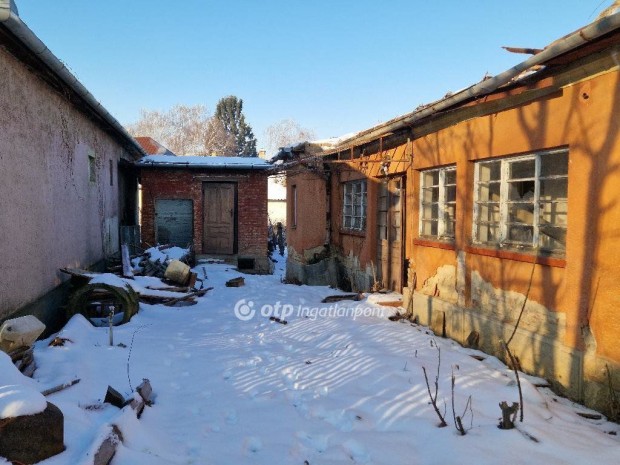 Elad� 454 nm-es telek Ny�regyh�za