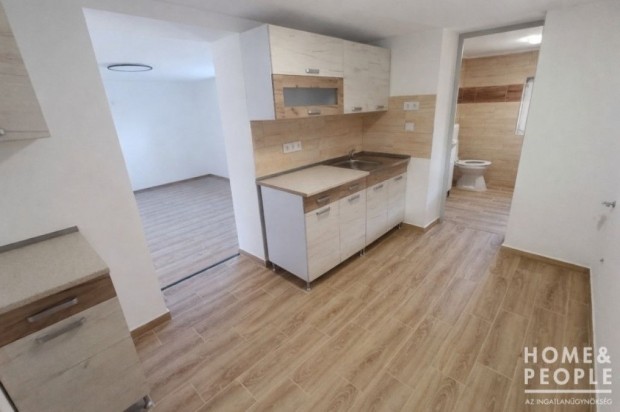 Elad� 45 nm-es Fel�j�tott Csal�di h�z S�ndorfalva