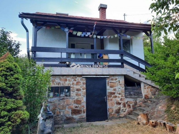 Eladó 45 nm-es ház Gánt