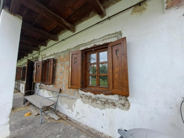 Elad� 45 nm-es h�z Szurdokp�sp�ki