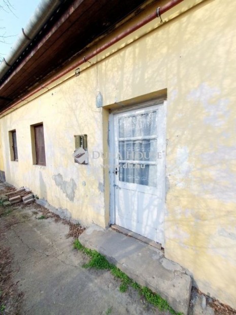 Elad� 45 nm-es lak�s Szob