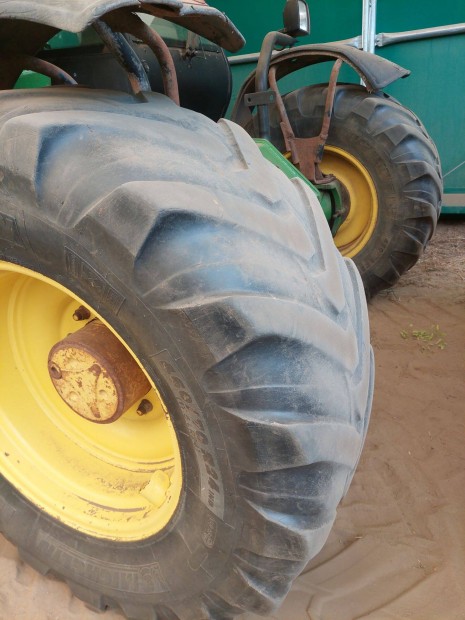 Eladó 460/70 R24 gumiabroncs