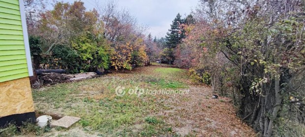 Elad� 468 nm-es telek Balatonf�zf�