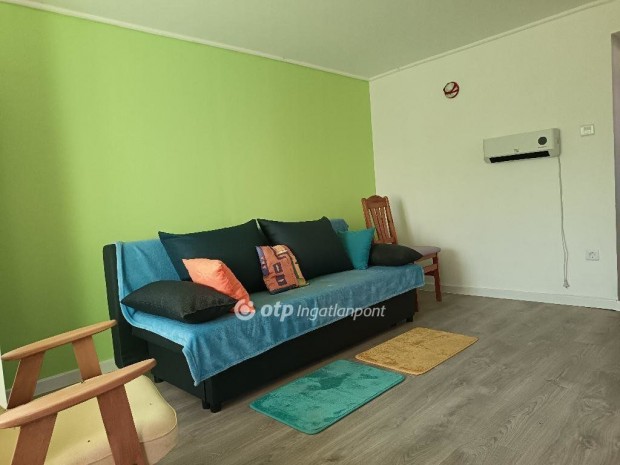 Elad� 46 nm-es h�z Pocsaj