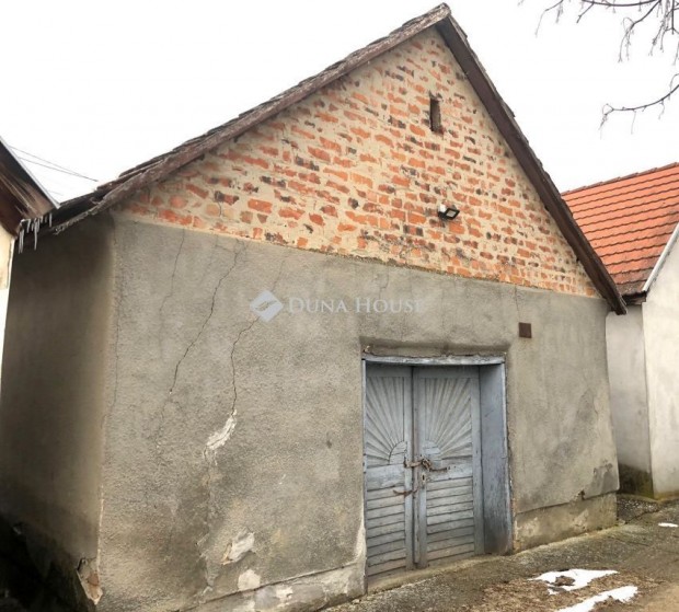 Elad� 46 nm-es h�z Vill�ny