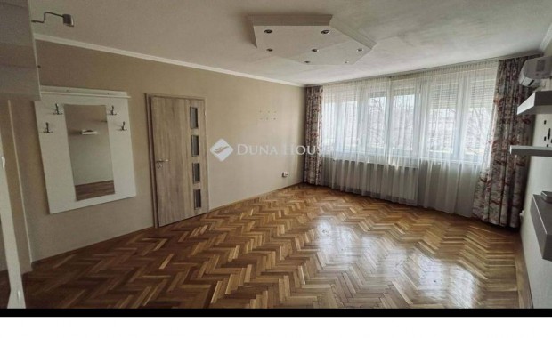 Elad� 46 nm-es lak�s Budapest 4. ker. #5179264