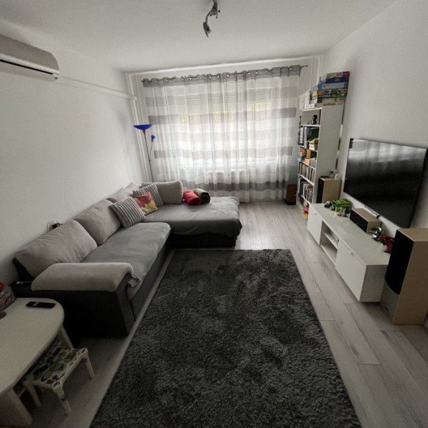 Elad� 47 nm-es Fel�j�tott panel lak�s Duna�jv�ros