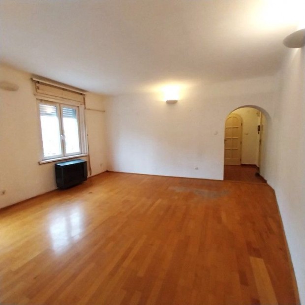 Elad� 47 nm-es t�gla lak�s Budapest XIV. ker�let Nagy Lajos kir�ly