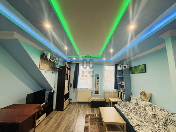 Elad� 48 nm-es lak�s Cegl�d