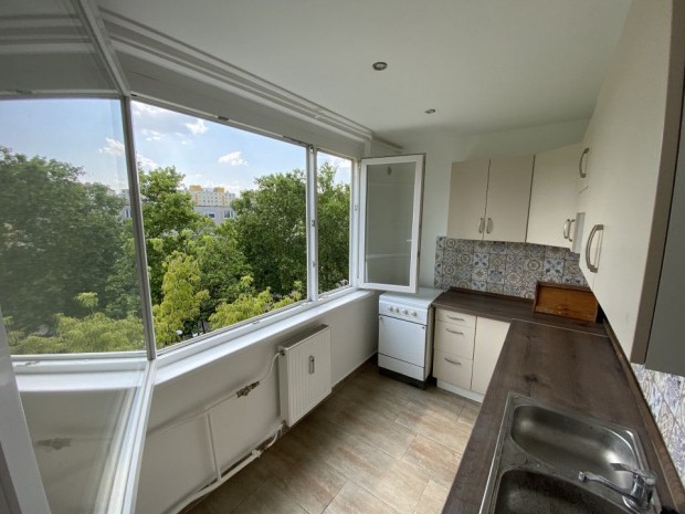 Elad� 49 nm-es Fel�j�tott panel lak�s Szeged Gy�k utca