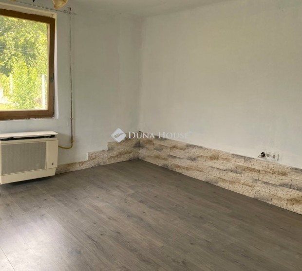 Elad� 49 nm-es h�z Tass