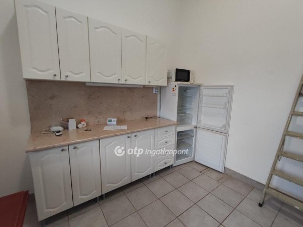 Elad� 49 nm-es lak�s Szeged