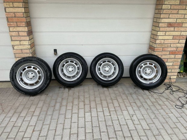 Eladó 4DB. Rav4 3 Generácio Gyári Acélfelni 225/65/17 Méretű Bridgesto
