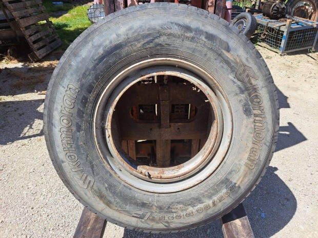 Elad 4 + 1 darab Ikarus cs felni hzmints gumikkal 295/80 R 22,5