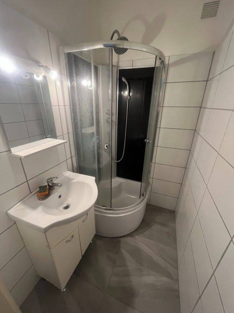 Eladó 4. emeleti panel lakás Kaposszekcsőn, a Liget lakótelepen