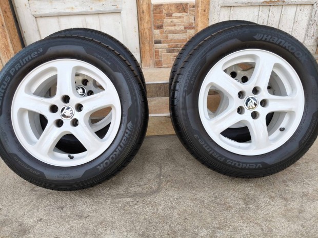 Elad� 4 darab 15 colos ny�ri gumi alufelnivel