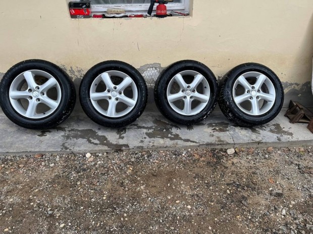 Elad� 4 darab 205/60R16 suzuki alufelni ny�ri gumival egy�tt