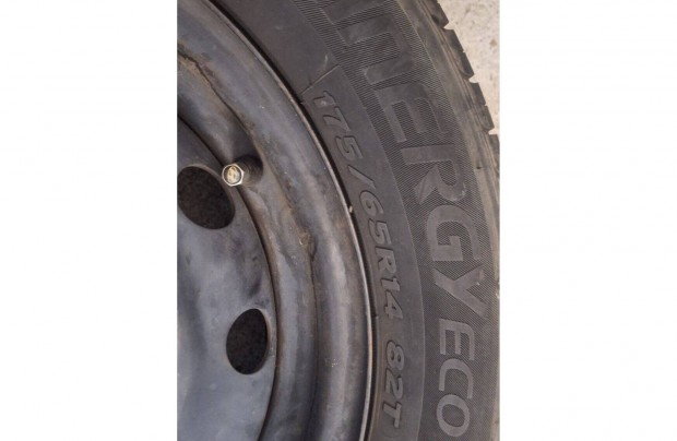 Eladó 4-db 175/65 R14 nyárigumi acélfelnin