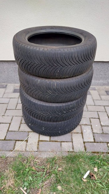 Elad� 4 db 205/55R16 4�vszakos gumi (szem�lyesen -10000)