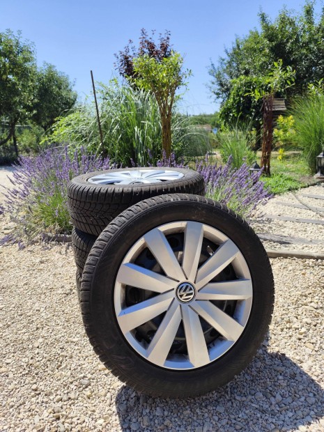 Eladó 4 db 205/55 R16 Dunlop téli gumi lemezfelnivel