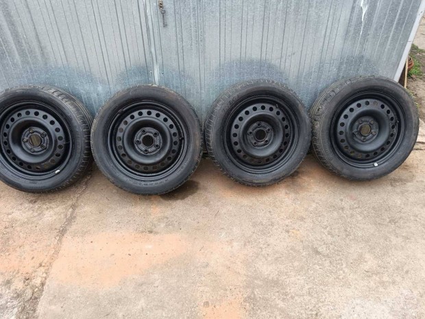Elad� 4 db 205/55 R16 ker�k