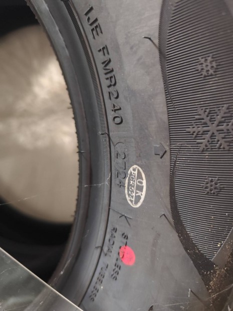 Eladó 4 db 205/65 R16-os új téligumi.