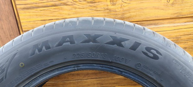 Elad� 4 db 225/60 R18 Maxxis Victra Sport ny�ri gumi