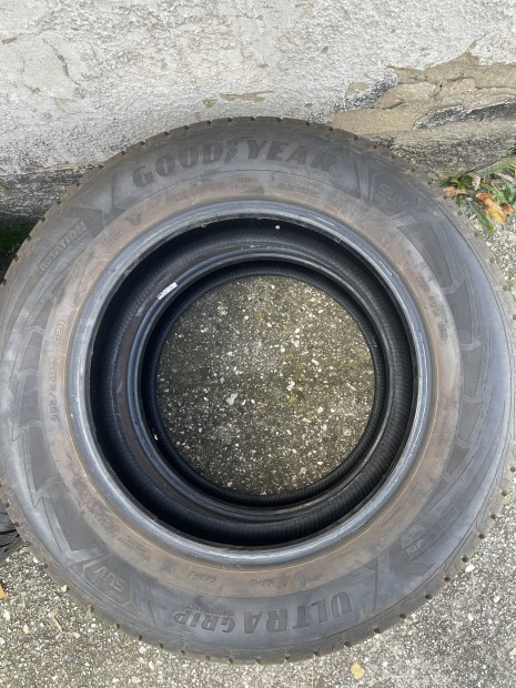 Eladó 4 db Goodyear ultragrip performance 225/65 R17 téligumi