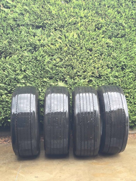 Elad� 4 db Michelin 385/65 R22.5 gumik�peny j� �llapotban