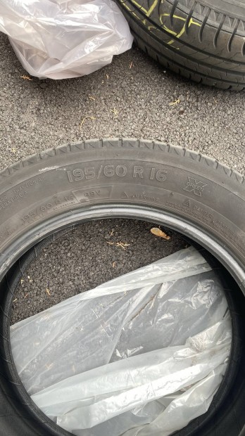 Eladó 4 db Michelin nyári gumi - 195/60 R16 (5-6 mm profil)