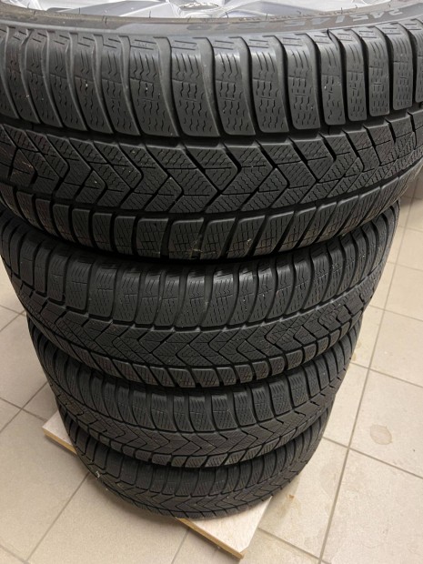 Elad 4 db Pirelli Sottozero 3 245/45 R19 tli gumiabroncs