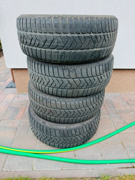Eladó 4 db Pirelli használt Téli gumi