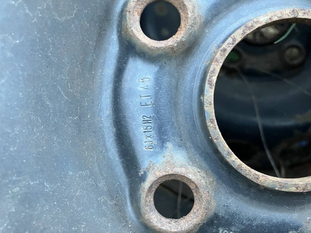 Elad� 4 db ac�lfelni