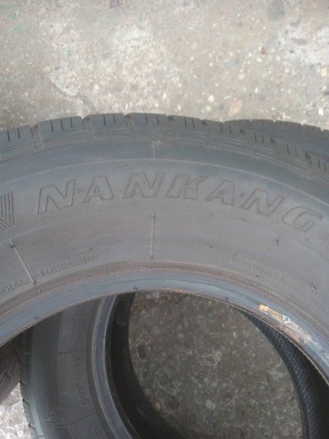 Eladó 4 db egyforma 175/80 R14 es teli gumiabroncs.