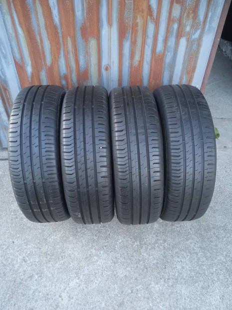 Elad 4 db egyforma 185/65R15 s nyri Continental gumiabroncs.