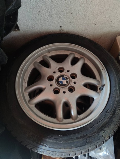 Eladó 4 db gyári BMW alufelni téli gumival!