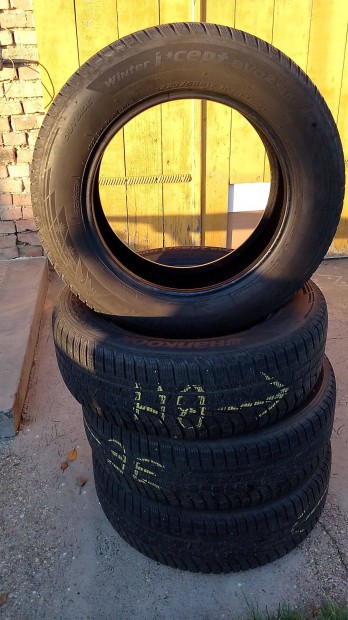 Eladó 4 db használt Hankook téli gumi
