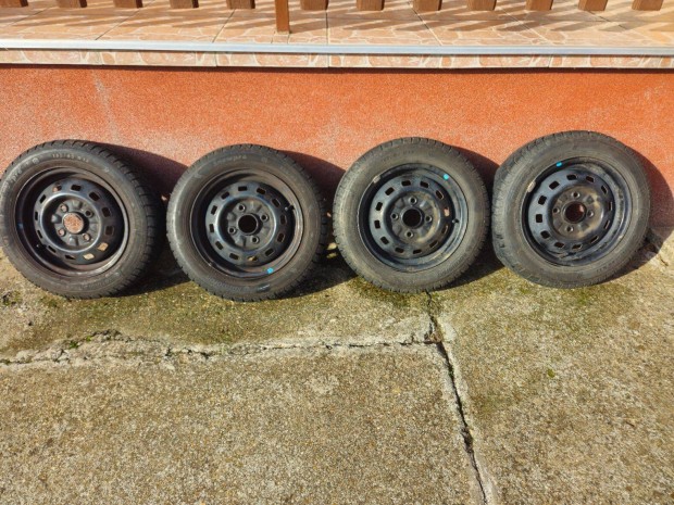 Elad 4 db lemezfelni tligumival