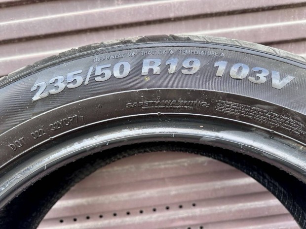 Elad� 4 db �j Kumho 235/50/R19 103 V SUV XL ny�ri gumi