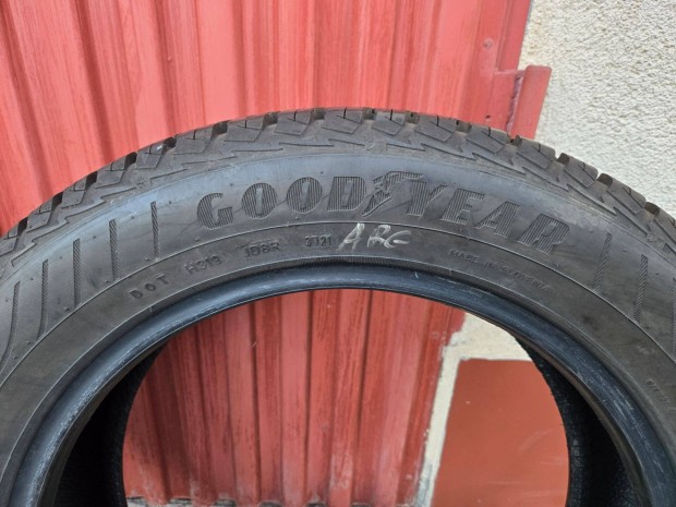 Elad� 4 �vszakos Good Year 195/55 R16 aut�gumi