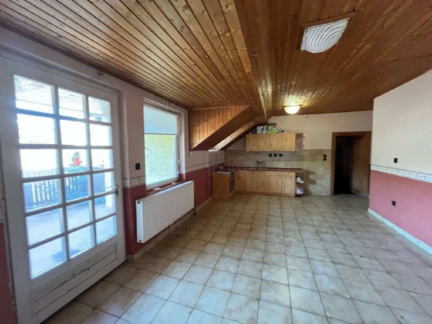 Elad� 4 h�l�szob�s t�glalak�s Fony�d sz�v�ben!