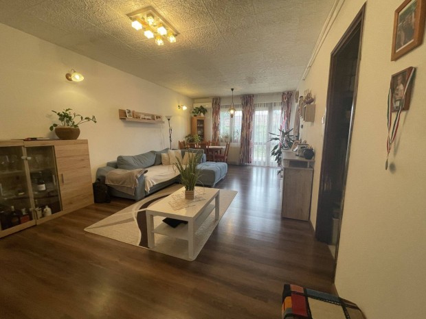 Elad� 4 szob�s sorh�z