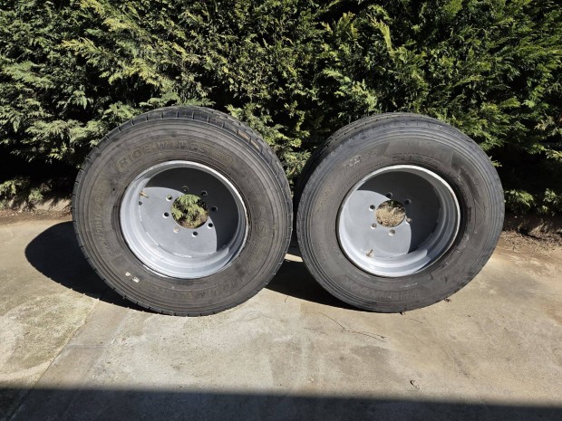 Elad� 4 tonn�s orosz / rom�n p�tkocsi t�ml� n�lk�li ker�k szett